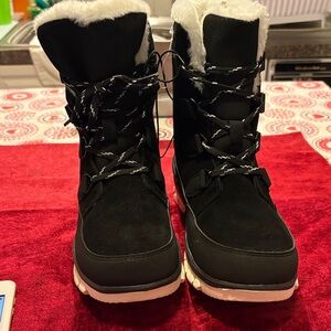 Women's Black Winter Boots fur lined warm size 9 new; never worn see pics